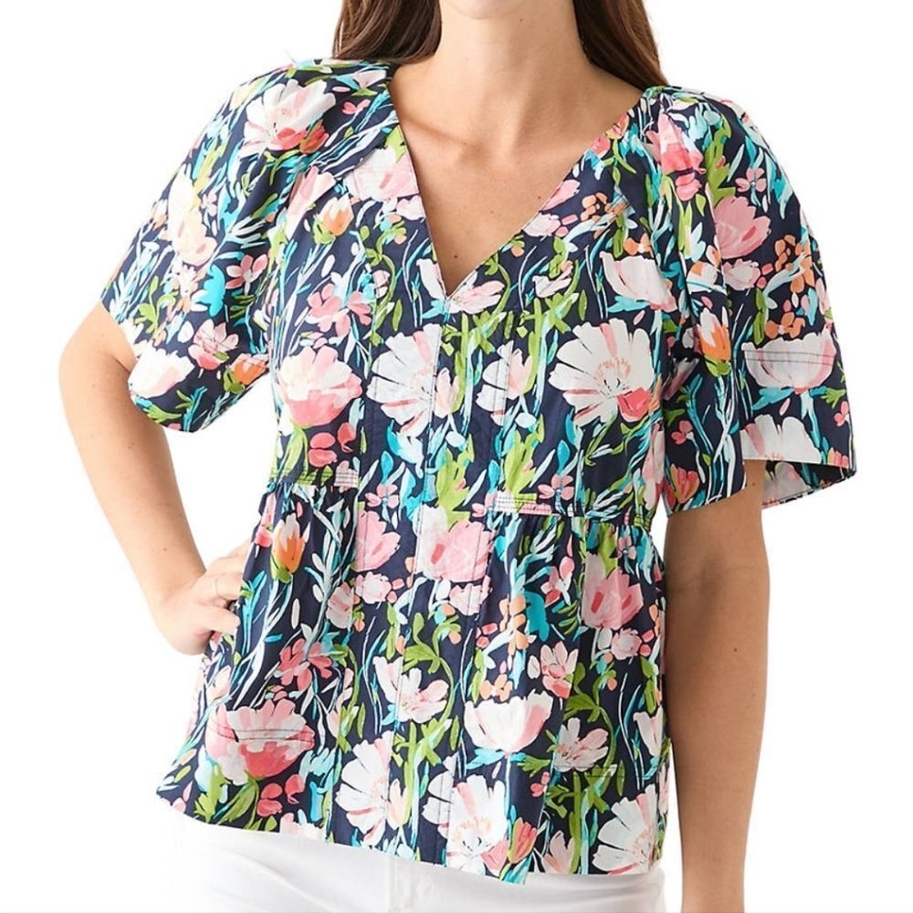 Crown & Ivy Floral V-Neck Top